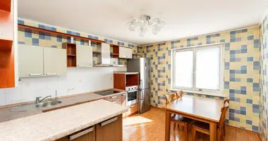 Apartamento 3 habitaciones en Minsk, Bielorrusia