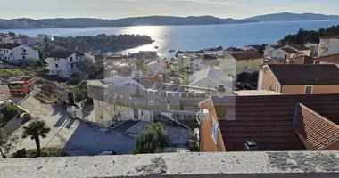 Penthouse 3 chambres avec Fenêtres double vitrage, avec Interphone, avec Climatiseur dans Trogir, Croatie