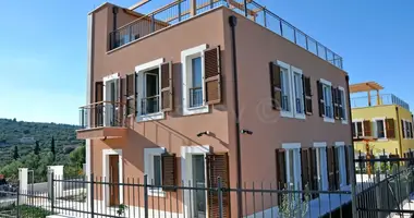 Villa 4 rooms in Splitska, Croatia