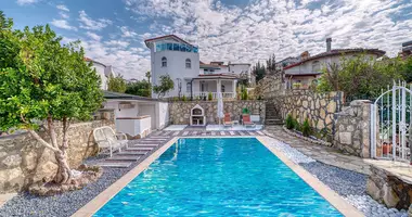 Villa 6 Zimmer mit Balkon, mit Klimaanlage, mit Parken in Tuerkler, Türkei