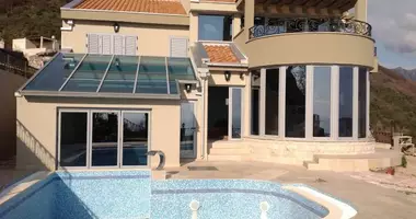 Villa  mit Badehaus in Montenegro