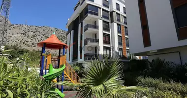 2 room apartment with balcony, with elevator, with air conditioning in Konyaalti, Turkey