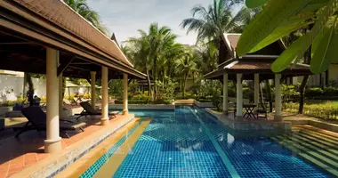 Szeregowiec  z Basen, z lichnyy basseyn private pool w Phuket, Tajlandia