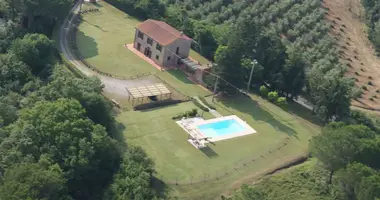 Villa 6 habitaciones con Aire acondicionado, con Vista a la montaña, con Sótano en Toscana, Italia