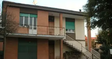 Reihenhaus 8 Zimmer in Terni, Italien