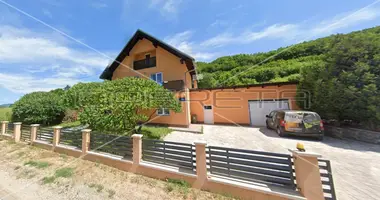 Casa 3 habitaciones en Kompolje, Croacia