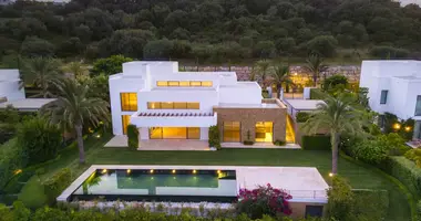 Villa 5 chambres avec parkovka parking, avec Piscine, avec Garage dans Casares, Espagne