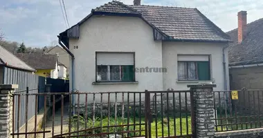 4 room house in Szaszvar, Hungary