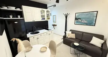 Apartamento 3 habitaciones en Petrovac, Montenegro
