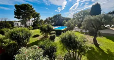 2 bedroom apartment in Cannes, France