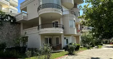 Villa 4 habitaciones con aparcamiento, con Seguridad, con Kamery videonablyudeniya en Alanya, Turquía
