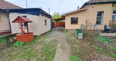 Mieszkanie 3 pokoi w Gyoemro, Węgry