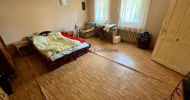 2 room house in Mor, Hungary