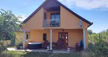 4 room house in Gomba, Hungary