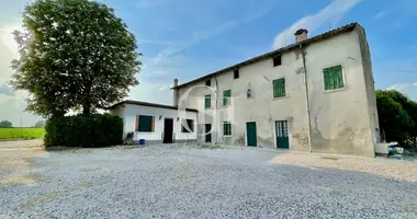 Villa 10 rooms with road in Ponti sul Mincio, Italy