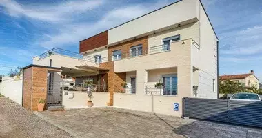Villa 5 chambres dans Vinkuran, Croatie