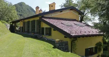 Villa 7 rooms with parking in Arogno, Switzerland