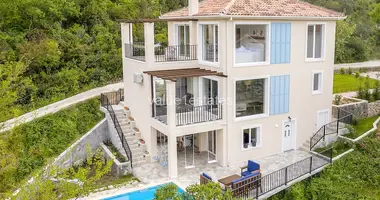 Villa  mit Parkplatz, mit Terrasse, mit Garten in Tivat, Montenegro