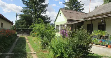 3 room house in Balatonakarattya, Hungary