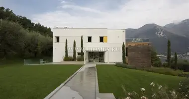 Villa  mit Klimaanlage, mit Garage, mit Garten in Italien
