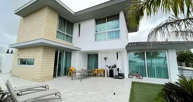 Villa 5 bedrooms in Anavargos, Cyprus