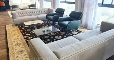 5 room apartment in Tel Aviv-Yafo, Israel