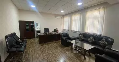 Офис с парковка в Бешкурган, Узбекистан