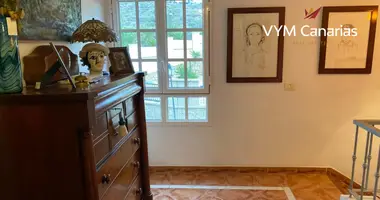Villa 4 bedrooms in Arona, Spain