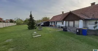 Haus 2 Zimmer in Zieglet, Ungarn