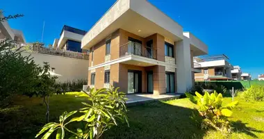 Villa 4 habitaciones con aparcamiento, con Piscina, con Videovigilancia en Alanya, Turquía