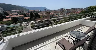 Квартира 2 спальни со стеклопакетами, с балконом, с мебелью в Будва, Черногория