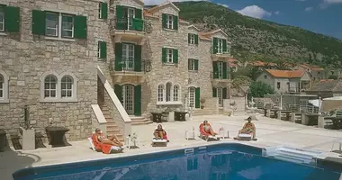 Hotel 5 000 m² in Bol, Kroatien