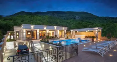 Villa  mit Garage in Budva, Montenegro