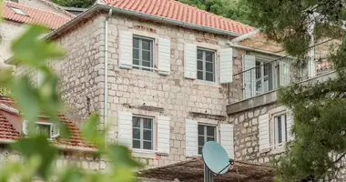 Mieszkanie 5 pokojów w Stoliv, Czarnogóra