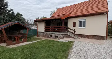 3 room house in Revfueloep, Hungary