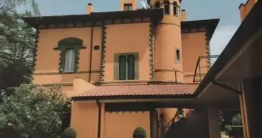 Villa 21 habitación en Foligno, Italia