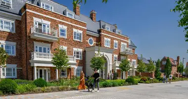 3 bedroom apartment in Fleet, United Kingdom