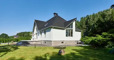 House in Astrasyckaharadocki sielski Saviet, Belarus