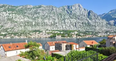 Casa 4 habitaciones en Prcanj, Montenegro