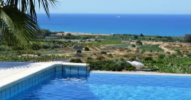 Вилла 4 комнаты  с видом на море, с бассейном, с видом на горы в Пейя, Кипр