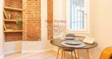 2 bedroom apartment in Milan, Italy