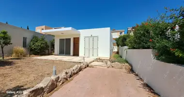 2 bedroom house in Chloraka, Cyprus