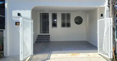 Adosado Adosado 2 habitaciones con Doble acristalamiento, con Garaje, con estacionamiento en Phuket, Tailandia