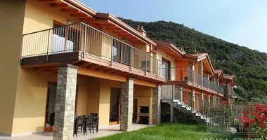 2 pokoi w Riva di Solto, Włochy