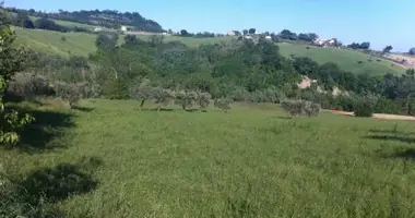 Grundstück in Montappone, Italien