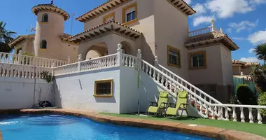 Villa 6 Zimmer mit Balkon, mit Klimaanlage, mit Parken in La Zenia, Spanien