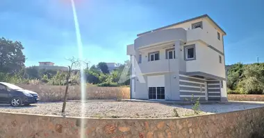 Villa 3 chambres avec parkovka parking, avec Climatiseur, avec Piscine dans Dobra Voda, Monténégro