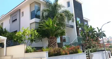 Casa 6 habitaciones en Demos Agiou Athanasiou, Chipre