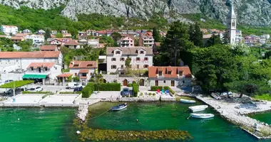 Casa 4 habitaciones en Dobrota, Montenegro