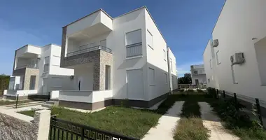 Casa 4 habitaciones en Donji Stoj - Shtoji i Poshtem, Montenegro